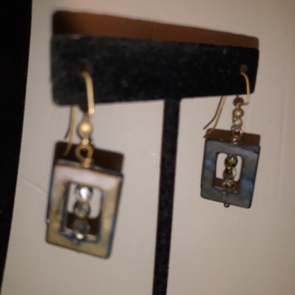 Genuine MoP Hand crafted necklace and earrings set - Picture 15 of 15